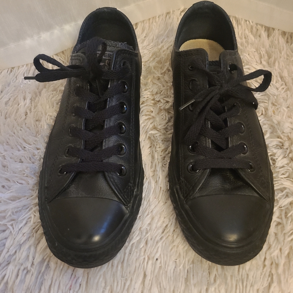 Converse low top leather sneakers